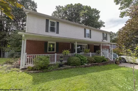 536 Hillcrest Cir, Bridgeport, WV 26330
