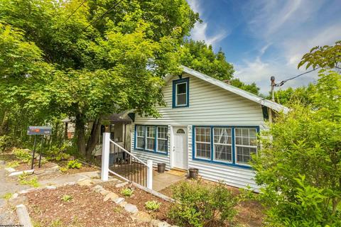 128 Ohio Ave, Westover, WV 26501