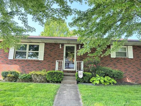 21 12 Monroe St, Rivesville, WV 26588