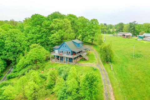 176 Highland Meadows Dr, Grafton, WV 26354