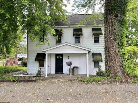 24 Cottage Ave, Masontown, PA 15461