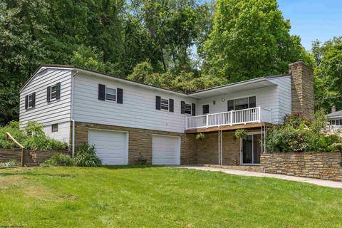 65 Shomo St, Granville, WV 26534