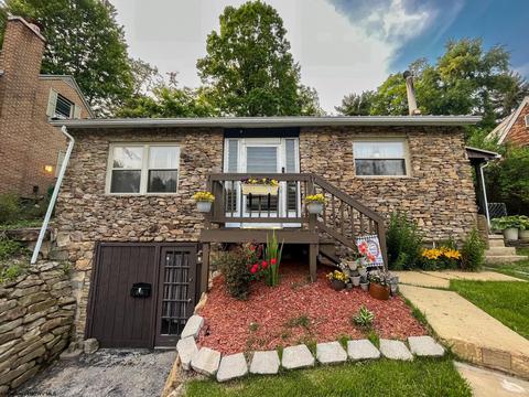 1105 Sunset Dr, Fairmont, WV 26554