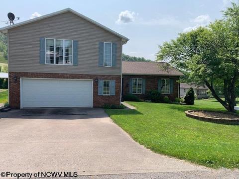 24 Hope St, Fairmont, WV 26554