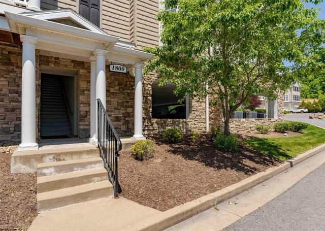 1818 Suncrest Vlg, Morgantown, WV 26505