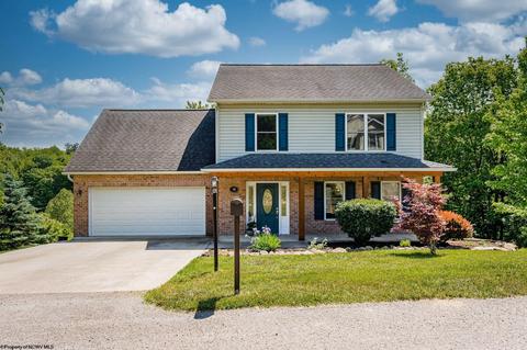 109 Village Crest Dr, Morgantown, WV 26508