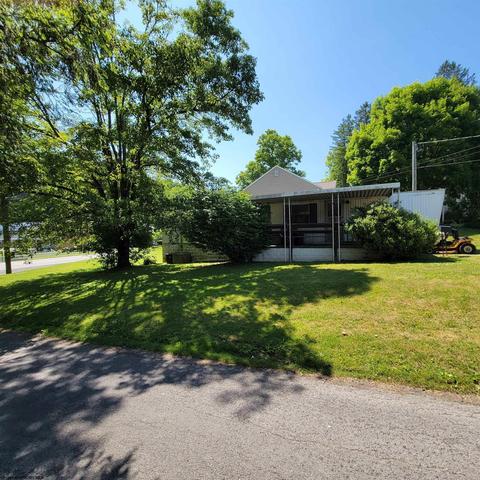 19 Clay St, Grafton, WV 26354