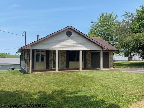107 Richfield Ln, Terra Alta, WV 26764
