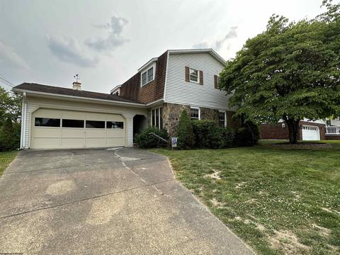 113 W North St, Bridgeport, WV 26330