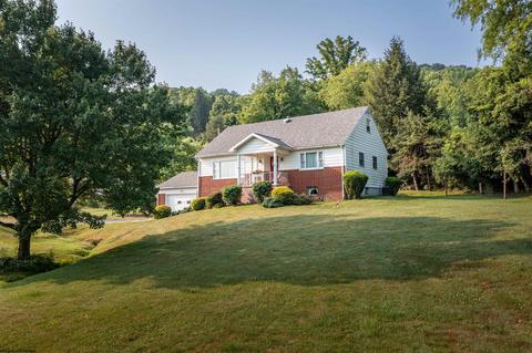 10 Freeman St, Farmington, WV 26571