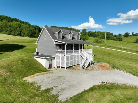 131 Shadowmar Dr, Lost Creek, WV 26385