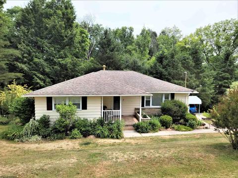 1635 Big Tree Dr, Fairmont, WV 26554