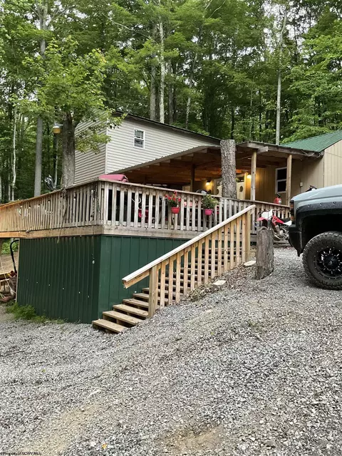 69 Mosquito Dr, Buckhannon, WV 26201