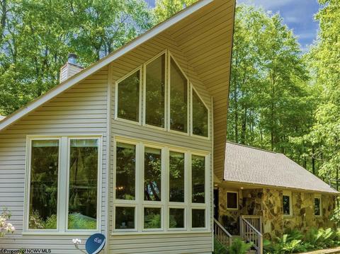 117 Pine Dr, Terra Alta, WV 26764