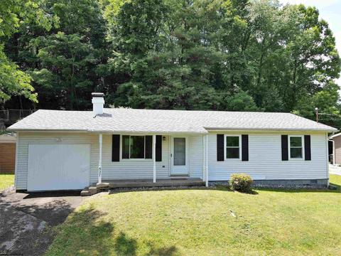 527 Cherokee Dr, Morgantown, WV 26508