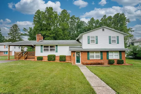 210 Greystone Dr, Philippi, WV 26416