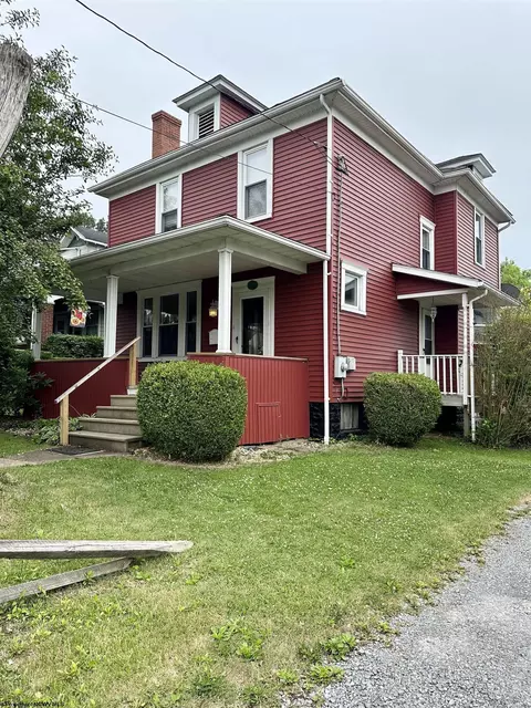 1106 Country Club Rd, Fairmont, WV 26554