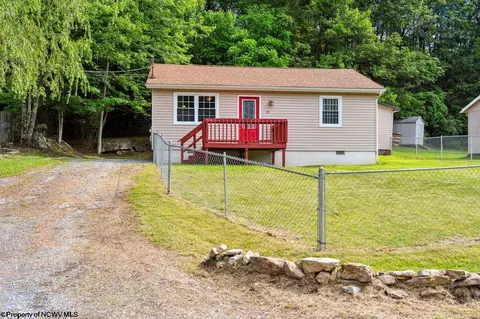 32 England Rd, Morgantown, WV 26508