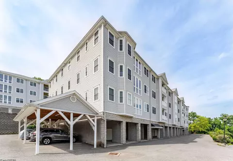 338 Fountain View Dr, Morgantown, WV 26505