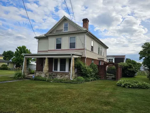 30 Meade St, Buckhannon, WV 26201