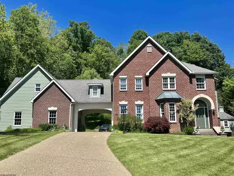 11 Bel Manor Dr, Fairmont, WV 26554