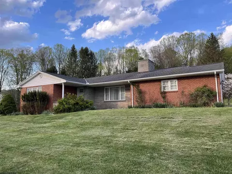 584 S Pike St, Shinnston, WV 26431