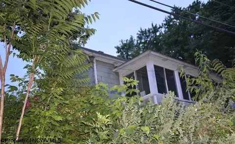 110 Crummitt Ln, Clarksburg, WV 26301