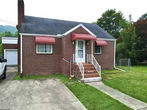 26 Kitson St, Weston, WV 26452