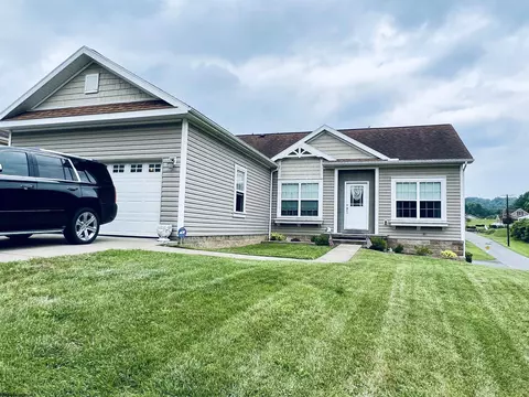 2356 Williamsburg Ln, Fairmont, WV 26554