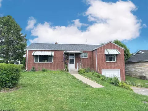 1114 Charles St, Fairmont, WV 26554