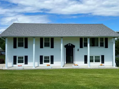 16 Deerfield Ave, Grafton, WV 26354