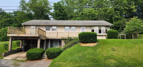 1448 Eastern Ave, Morgantown, WV 26505