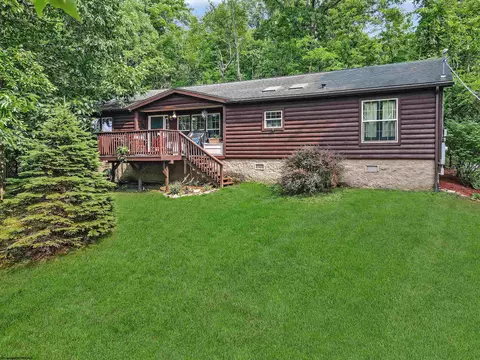 56 Ebenklein Ln, Morgantown, WV 26508