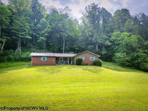 303 Monumental Rd, Fairmont, WV 26554