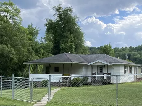 241 Mudlick Rd, Shinnston, WV 26431