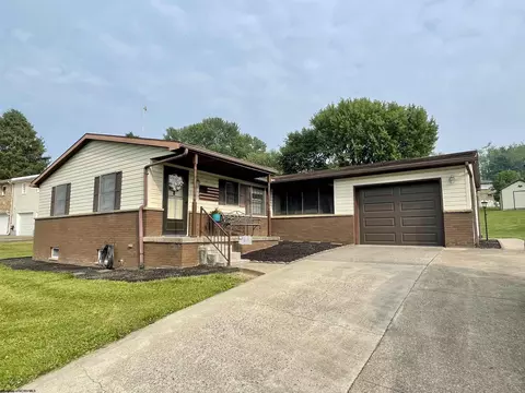 1116 Deerfield Dr, Fairmont, WV 26554