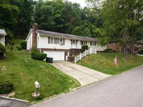 6 Hollen Cir, Fairmont, WV 26554
