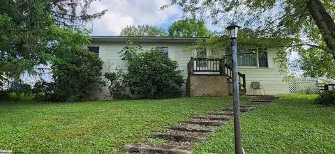 525 Johnson Ave, Belington, WV 26250