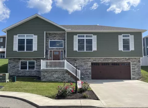 302 Gracie Ln, Morgantown, WV 26508