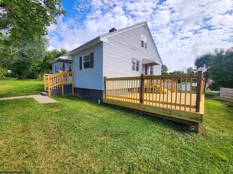 1105 Ross St, Morgantown, WV 26501