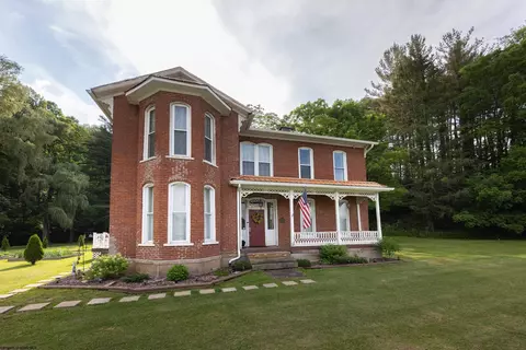 16290 Seneca Trl, Huttonsville, WV 26273