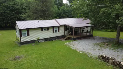132 Brookwood Ln, Terra Alta, WV 26764