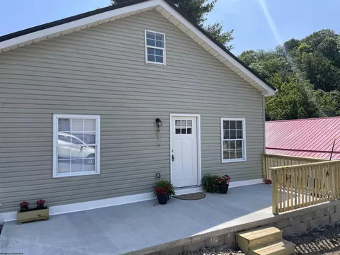 63 Pell St, Fairmont, WV 26554