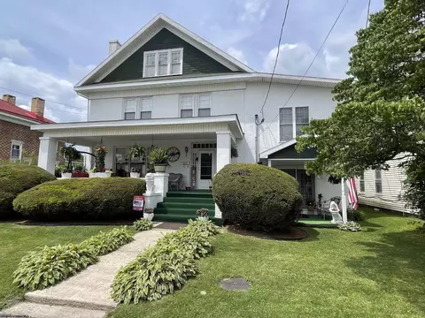 108 W High St, Kingwood, WV 26537