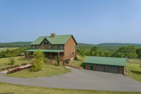 537 Garrett Ln, Terra Alta, WV 26764