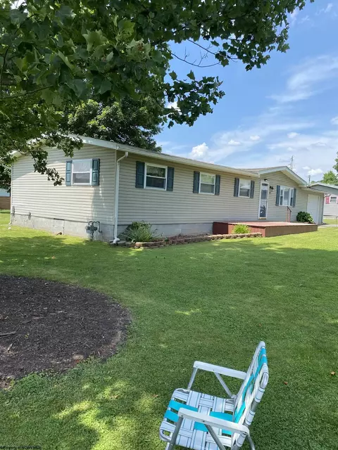 38 Mcknight Dr, Buckhannon, WV 26201