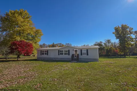 207 Spruce St, Elk Garden, WV 26717