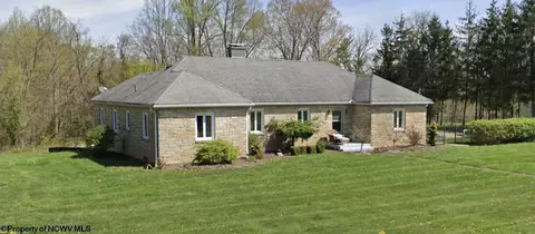 565 Mapletown Rd, Garards Fort, PA 15334
