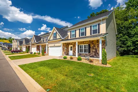 108 Red Oak Ln, Morgantown, WV 26501