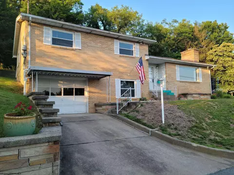137 Beach Ln, Fairmont, WV 26554